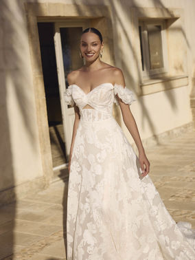 Romantisches A Linien Brautkleid mit ausladendem Rock und Oberteil mit sexy Cut Outs Modeca 2026 Gunilla vorne3 – gesehen bei frauimmer-herrewig.de Romantisches A Linien Brautkleid mit ausladendem Rock und Oberteil mit sexy Cut Outs Modeca 2026 Gunilla vorne3 – gesehen bei frauimmer-herrewig.de