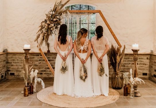 3 Bräute in Brautkleidern von der Wedding Werkstatt – gesehen bei frauimmer-herrewig.de