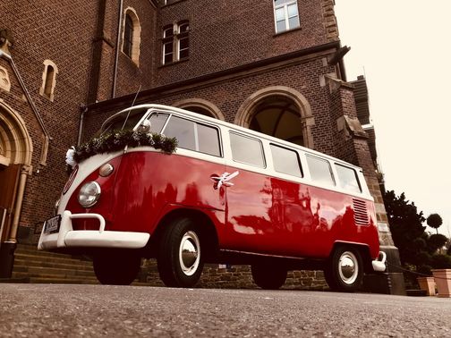 Roter VW Bulli – gesehen bei frauimmer-herrewig.de