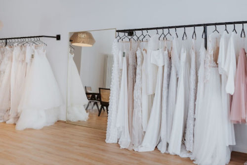 Clara Wengel Brautmoden - Schlichte Hochzeitskleider aus Bonn