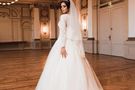 Brautkleid mit Schleppe und Spitze – gesehen bei frauimmer-herrewig.de