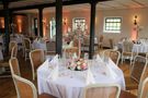 rosa Tischdekoration für Hochzeit in der Alten Schmiede – gesehen bei frauimmer-herrewig.de