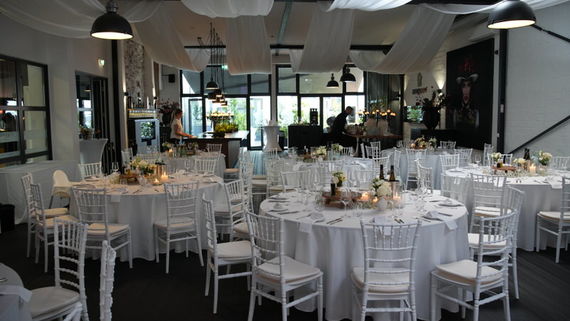 LOEWENLOFT Bestuhlung runde Tische – gesehen bei frauimmer-herrewig.de