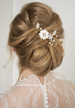 floraler Haarschmuck für die Braut – gesehen bei frauimmer-herrewig.de