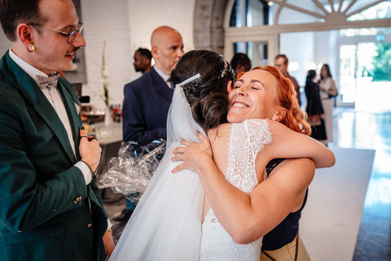 Brautpaar mit Traurednerin Magdalena Hommann – gesehen bei frauimmer-herrewig.de Brautpaar mit Traurednerin Magdalena Hommann – gesehen bei frauimmer-herrewig.de