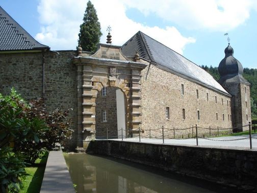 Schloss Ehreshoven Außenansicht – gesehen bei frauimmer-herrewig.de