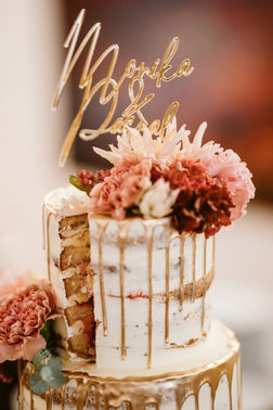 mehrstöckiger Naked-Cake mit Blumen – gesehen bei frauimmer-herrewig.de