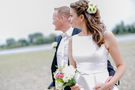 Brautfrisur mit Blumen TANTJE Beauty und Lifestyle – gesehen bei frauimmer-herrewig.de