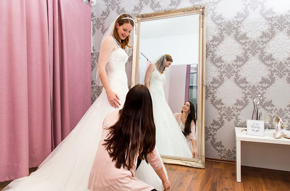 Brautkleid Anprobe Hochzeitshaus Struck – gesehen bei frauimmer-herrewig.de