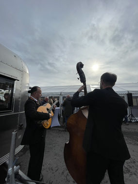 Vintage Jazz Trio Empfang Hochzeit – gesehen bei frauimmer-herrewig.de Vintage Jazz Trio Empfang Hochzeit – gesehen bei frauimmer-herrewig.de