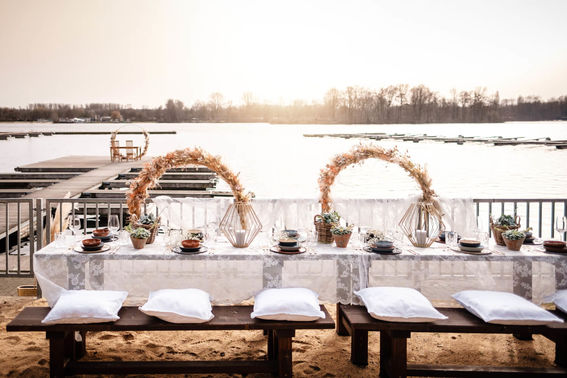 Boho Hochzeitsfeier am See – gesehen bei frauimmer-herrewig.de