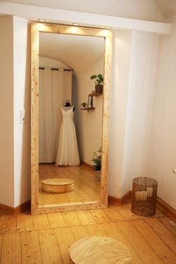 Anprobebereich in Brautmodengeschädt – gesehen bei frauimmer-herrewig.de