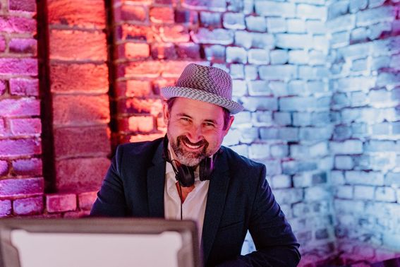 DJ Matthias Landsleitner Koeln Hochzeit DJ – gesehen bei frauimmer-herrewig.de