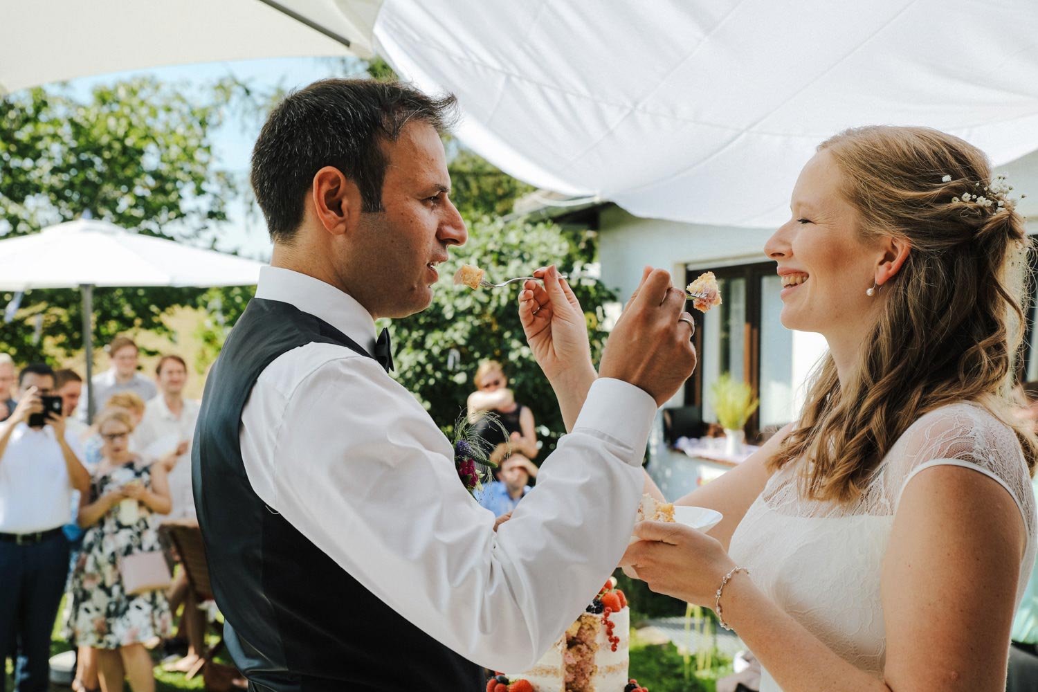 Hochzeitsfotografie schnappschuetzen 26 – gesehen bei frauimmer-herrewig.de