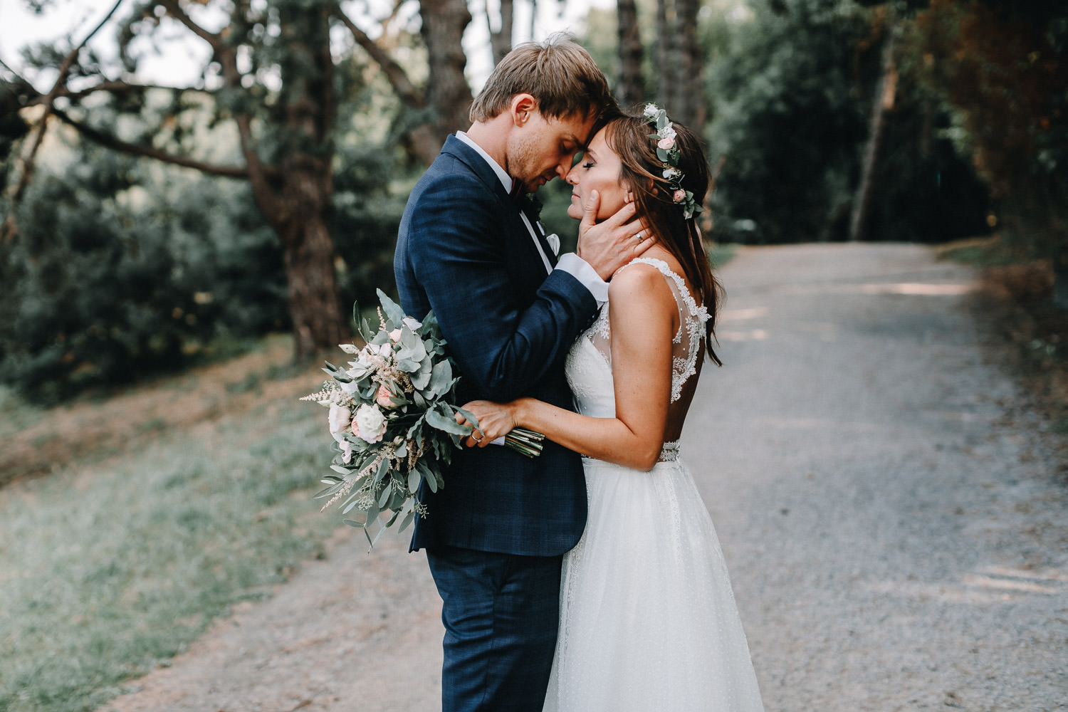 Lockere Sommerhochzeit in Köln mit einem Hauch Vintage