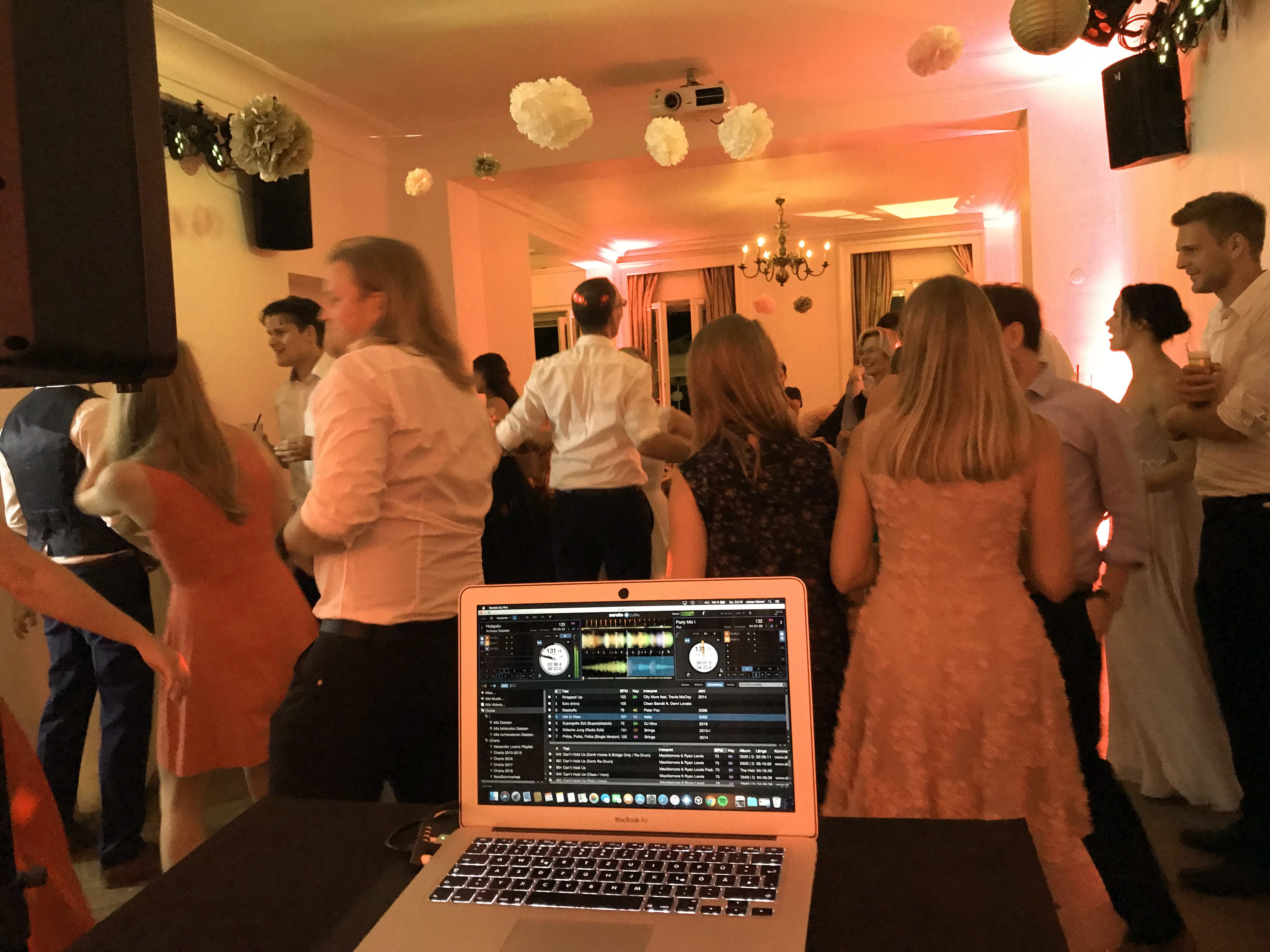 Jonas Moser DJ DJ Hochzeit 05 – gesehen bei frauimmer-herrewig.de