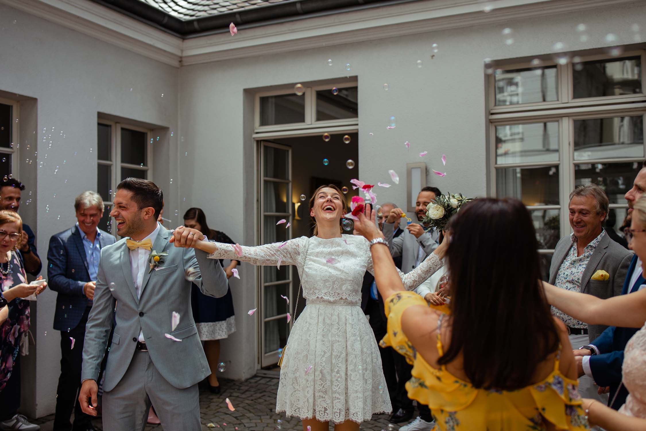 HochzeitsfotografKoeln BrautKleid AuthenticWeddingPhotography HochzeitsfotografDuesseldorf Hochzeitsfotograf HochzeitsfotografNRW AndreBastosFotografie14 – gesehen bei frauimmer-herrewig.de