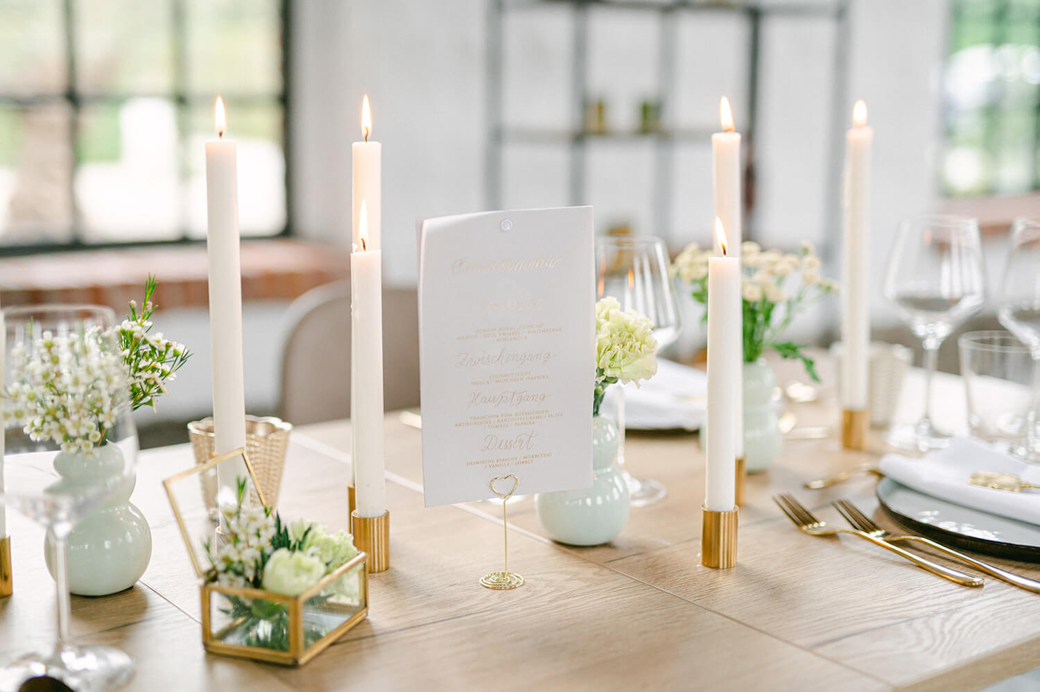 Elegante Tischdeko Hochzeit – gesehen bei frauimmer-herrewig.de