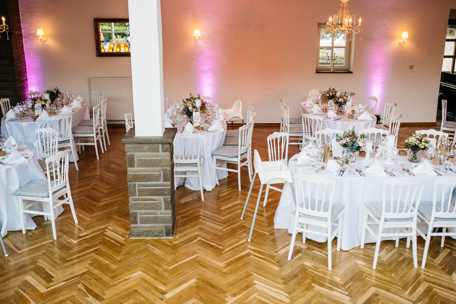 runde Tische für die Hochzeit – gesehen bei frauimmer-herrewig.de