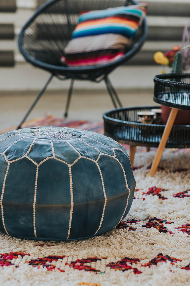 Blauer Lederpouf – gesehen bei frauimmer-herrewig.de