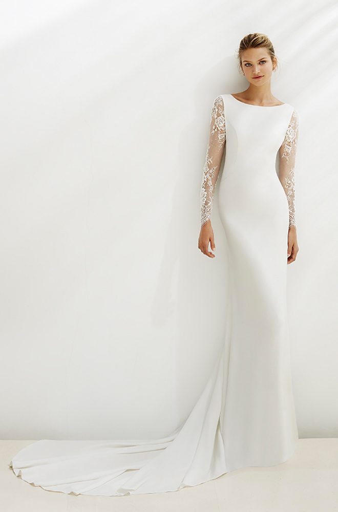 Eng anliegendes Hochzeitskleid mit langen Ärmeln aus transparenter Spitze – gesehen bei frauimmer-herrewig.de