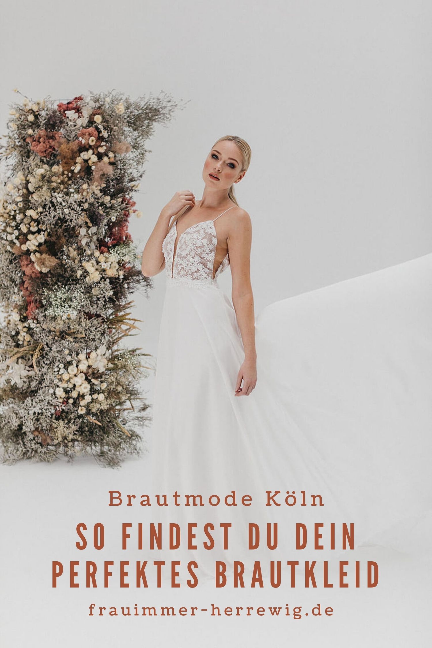 Hochzeitskleid mit transparenter Spitze – gesehen bei frauimmer-herrewig.de