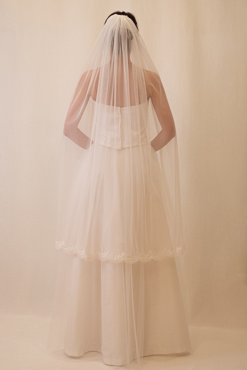 Maßgefertigtes Brautkleid aus Köln – gesehen bei frauimmer-herrewig.de Maßgefertigtes Brautkleid aus Köln – gesehen bei frauimmer-herrewig.de