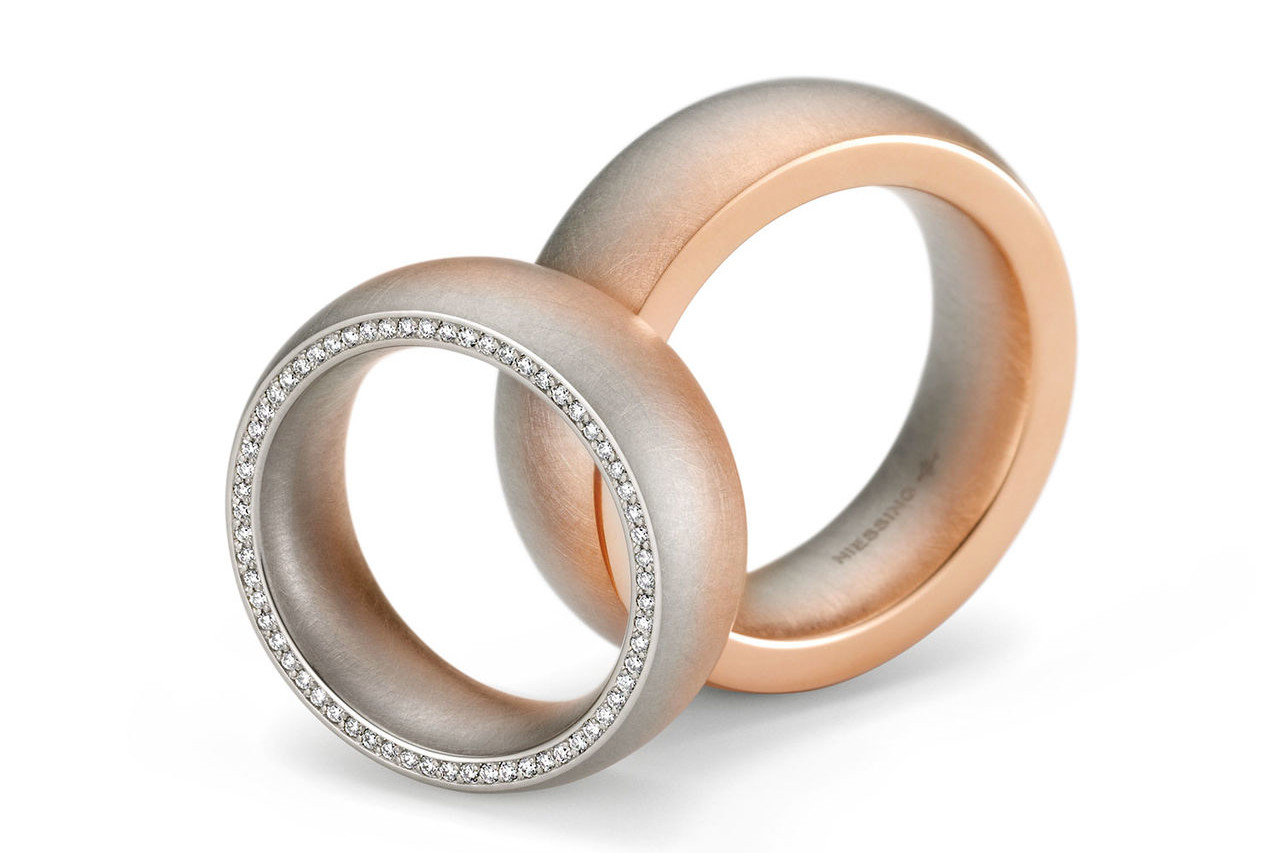 Двухцветные обручальные кольца с бриллиантами - см. Frauimmer-herrewig.de