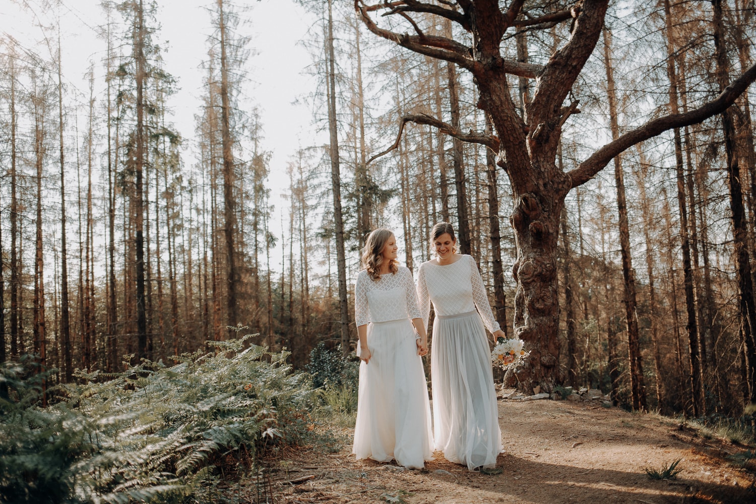 Fotoshooting Hochzeit im Wald – gesehen bei frauimmer-herrewig.de