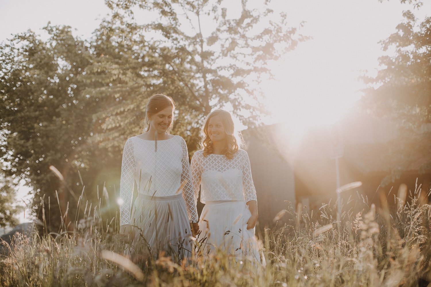 Hochzeits-Fotoshooting zur Golden Hour – gesehen bei frauimmer-herrewig.de