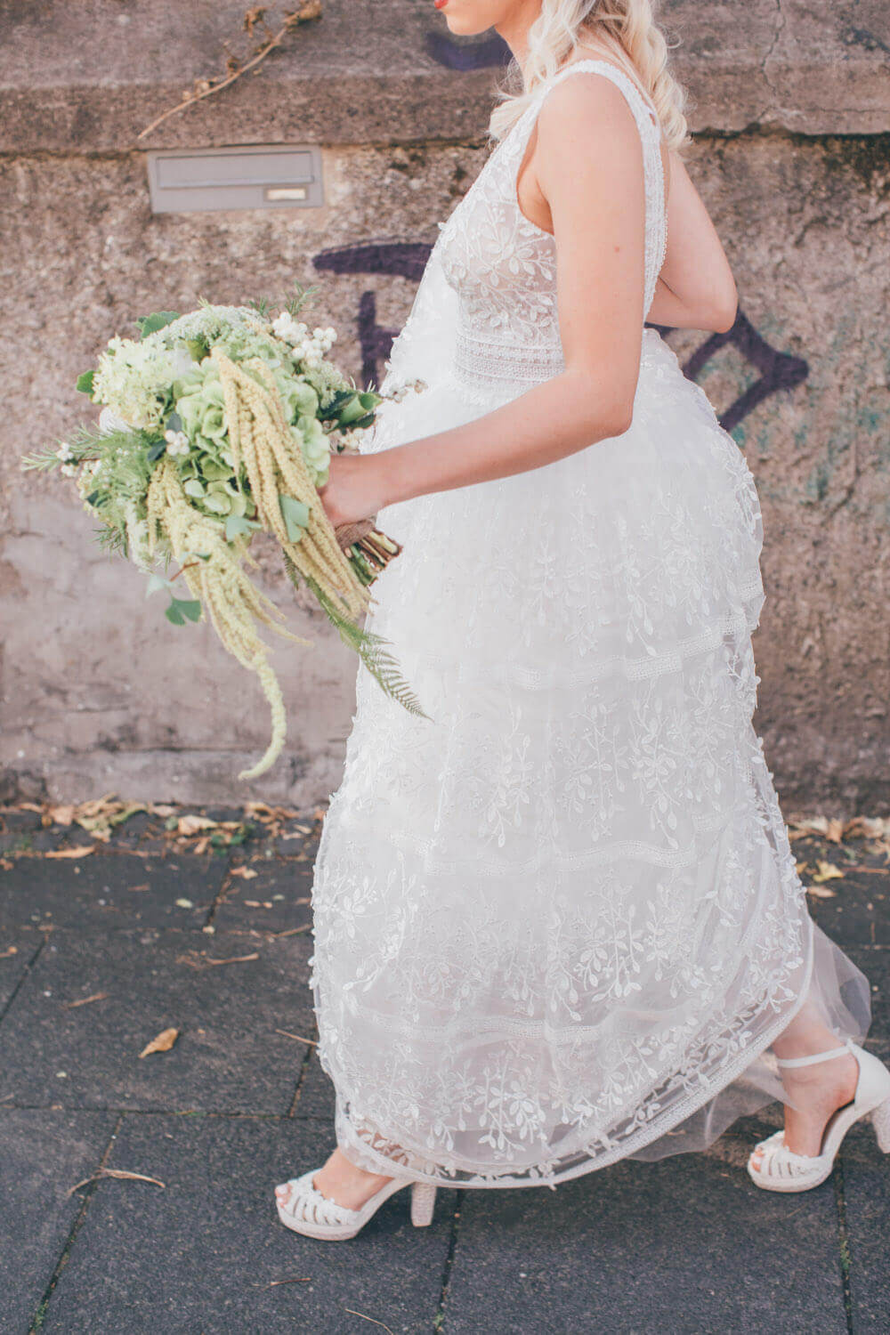 Boho-Brautkleid mit Spitzendetails – gesehen bei frauimmer-herrewig.de