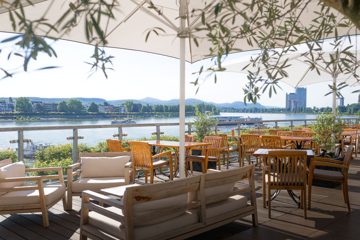 Terrasse Restaurant Koenigshof Bonn – gesehen bei frauimmer-herrewig.de