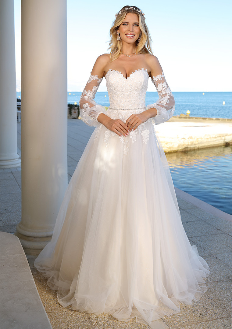 Свадебное платье божьей коровки у Сесиль Керпен - см. Frauimmer-herrewig.de