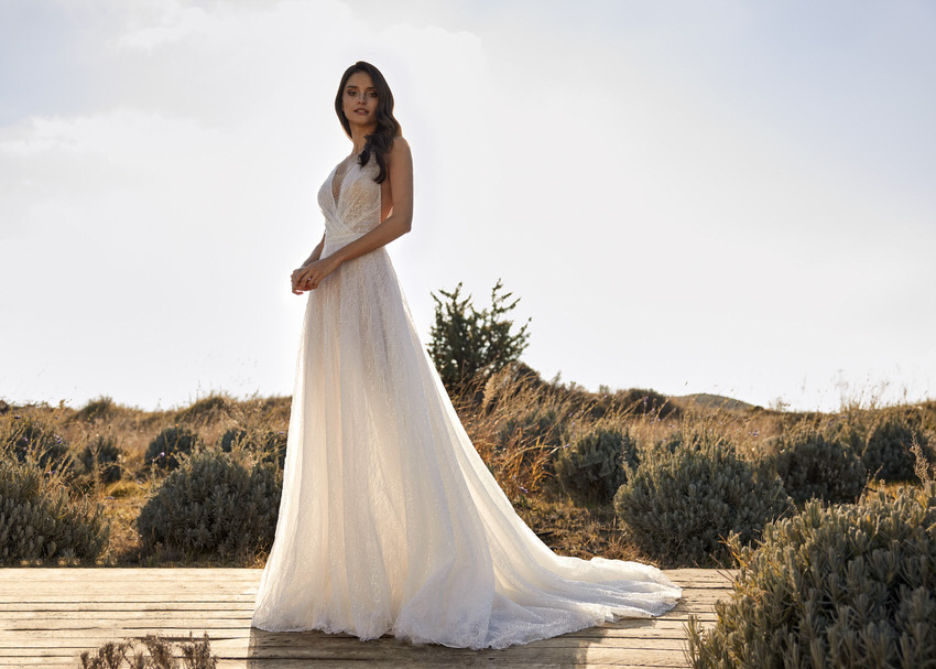 Невеста в длинном свадебном платье с нежной юбкой - на сайте frauimmer-herrewig.de