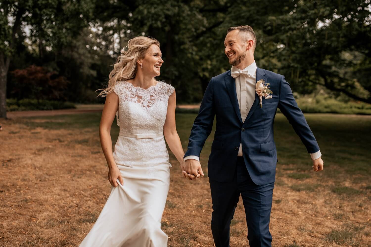 Hochzeitsfotoshooting bei Sommerhochzeit – gesehen bei frauimmer-herrewig.de