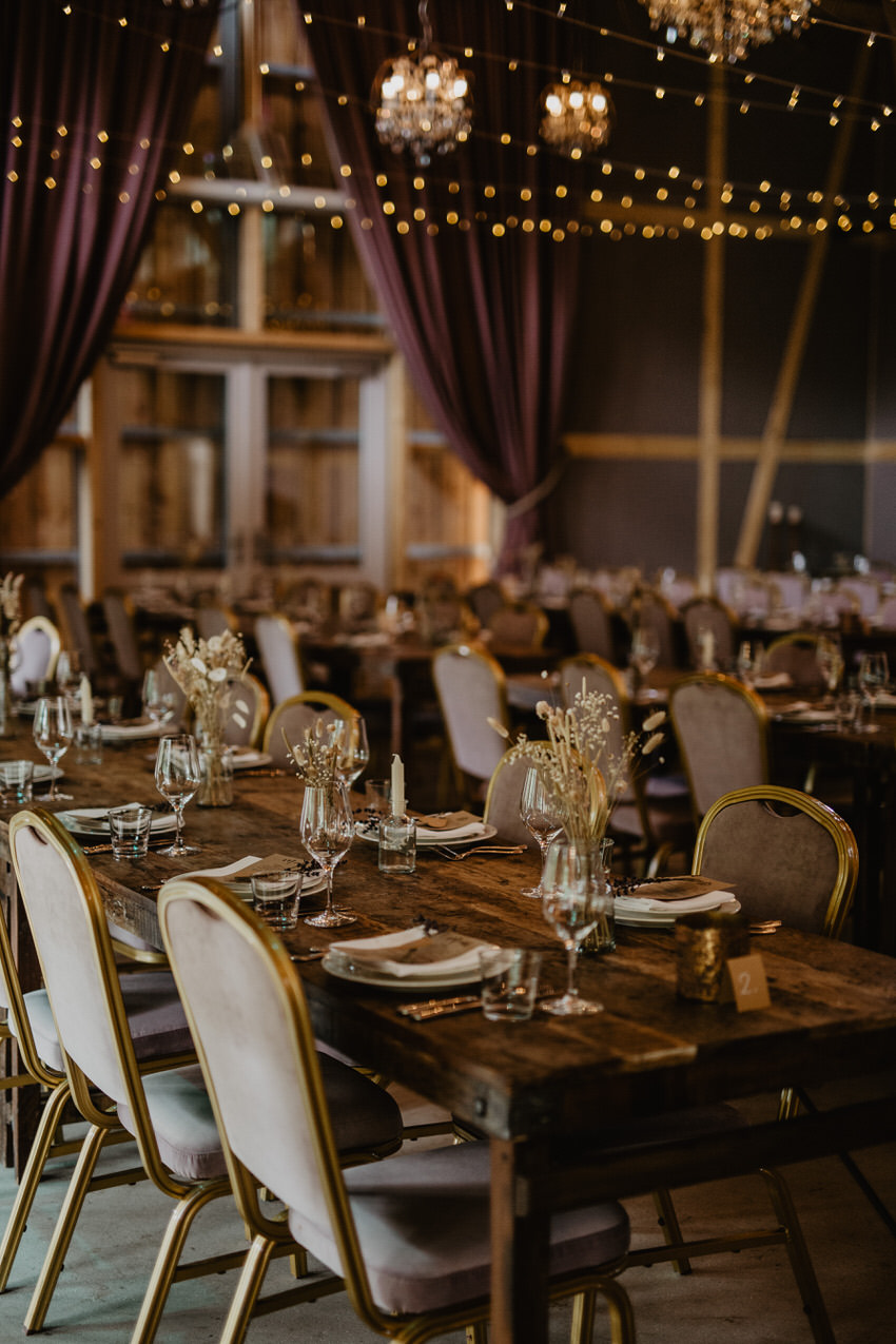 Сервировка стола свадьба в сарае - на сайте frauimmer-herrewig.de