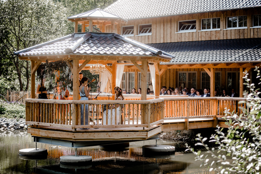 Деревянный павильон для свадьбы на открытом воздухе - см. Frauimmer-herrewig.de