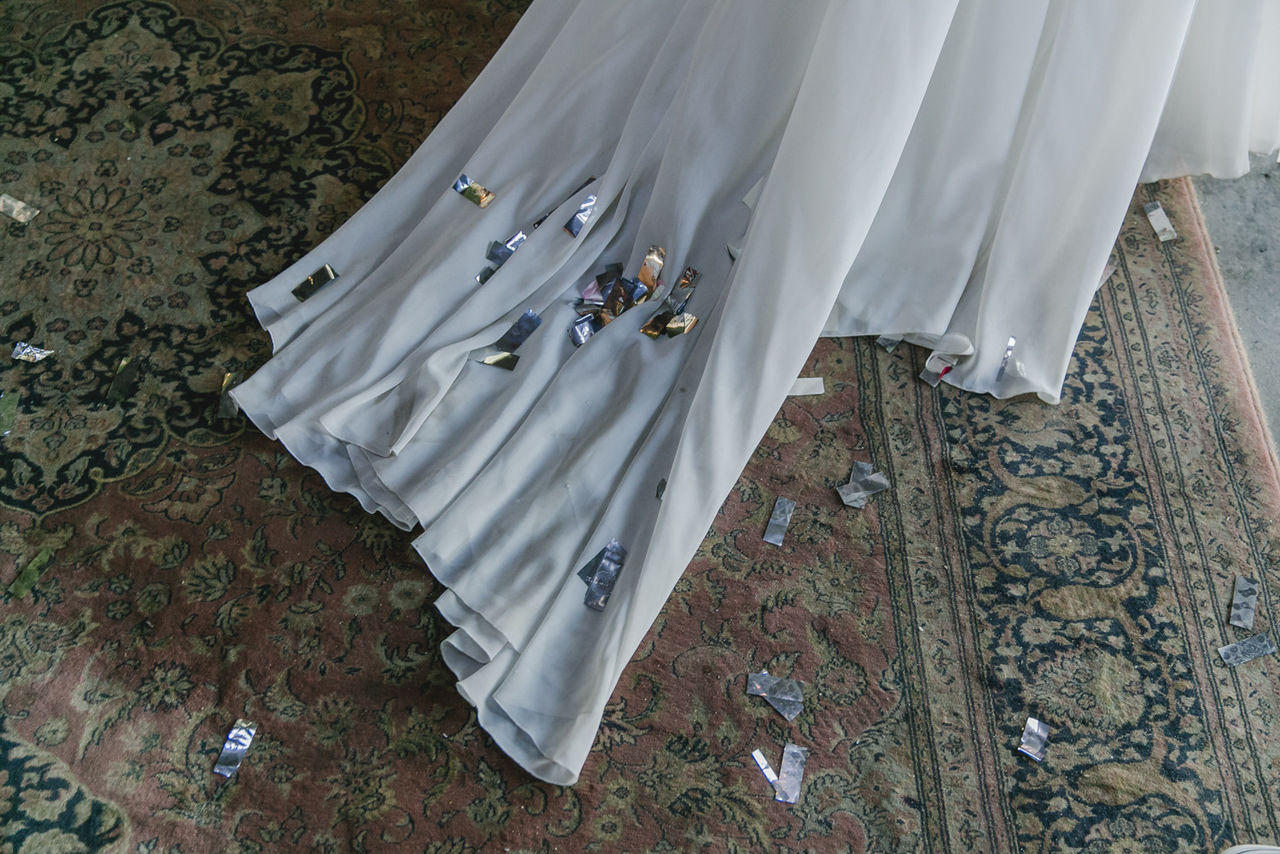 Brautkleidschleppe mit Konfetti – gesehen bei frauimmer-herrewig.de