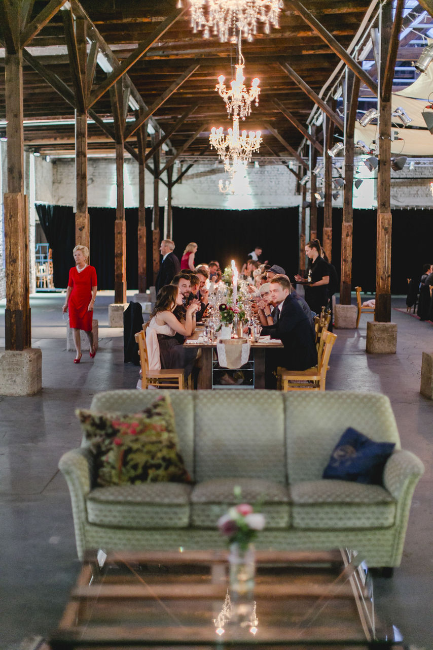 Свадебный стол на историческом грузовом дворе - на frauimmer-herrewig.de Свадебный стол на историческом грузовом дворе - на frauimmer-herrewig.de