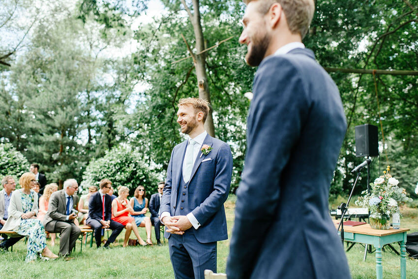 Жених ждет невесту на свадебной церемонии - на frauimmer-herrewig.de