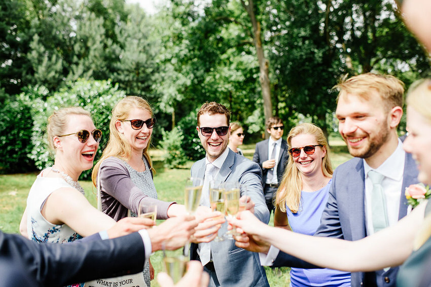 Прием с шампанским после свадьбы - на сайте frauimmer-herrewig.de