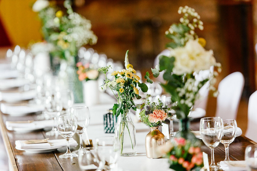 накрытый стол для летней свадьбы - на сайте frauimmer-herrewig.de