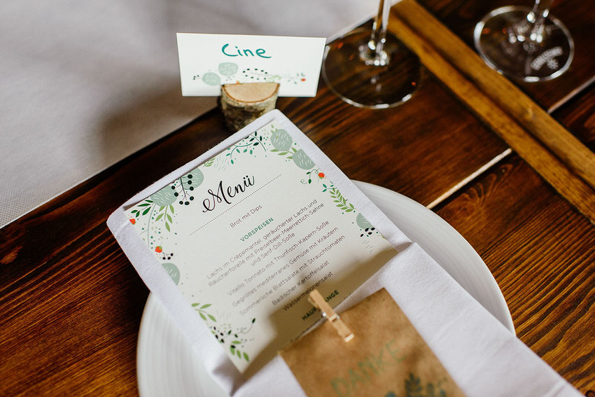 Карточки меню с зелеными вставками - на сайте frauimmer-herrewig.de