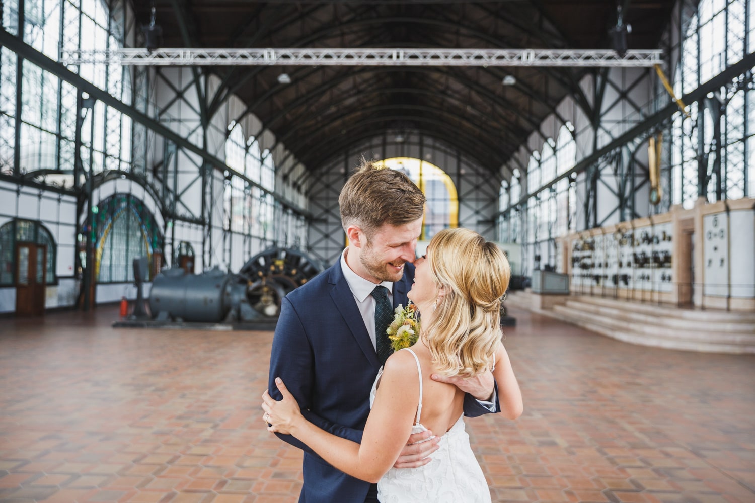 Свадебная фотосессия в старом машинном зале промышленного музея LWL - на frauimmer-herrewig.de Свадебная фотосессия в старом машинном зале промышленного музея LWL - на frauimmer-herrewig.de