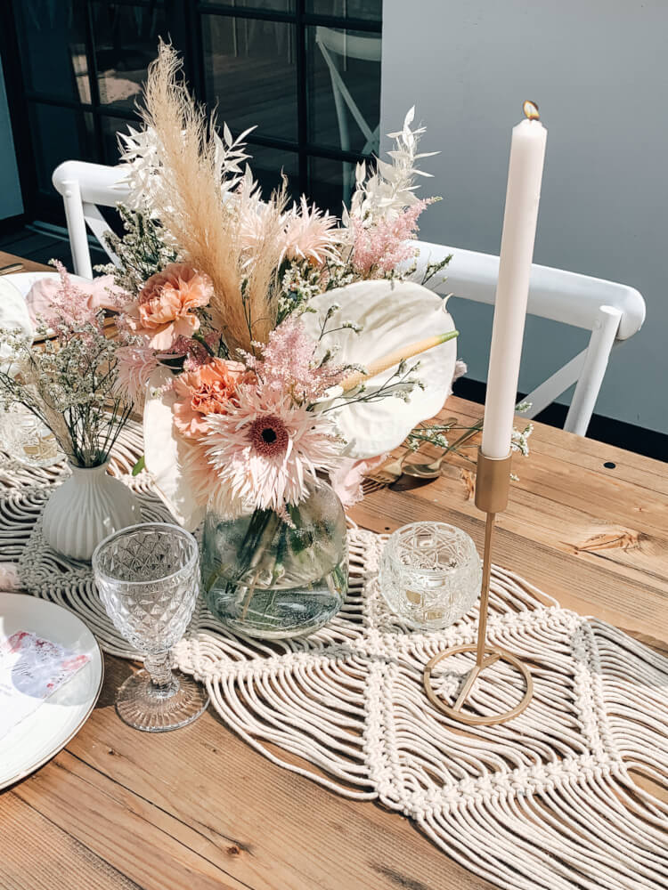 Настольные украшения с цветами и макраме - на сайте frauimmer-herrewig.de