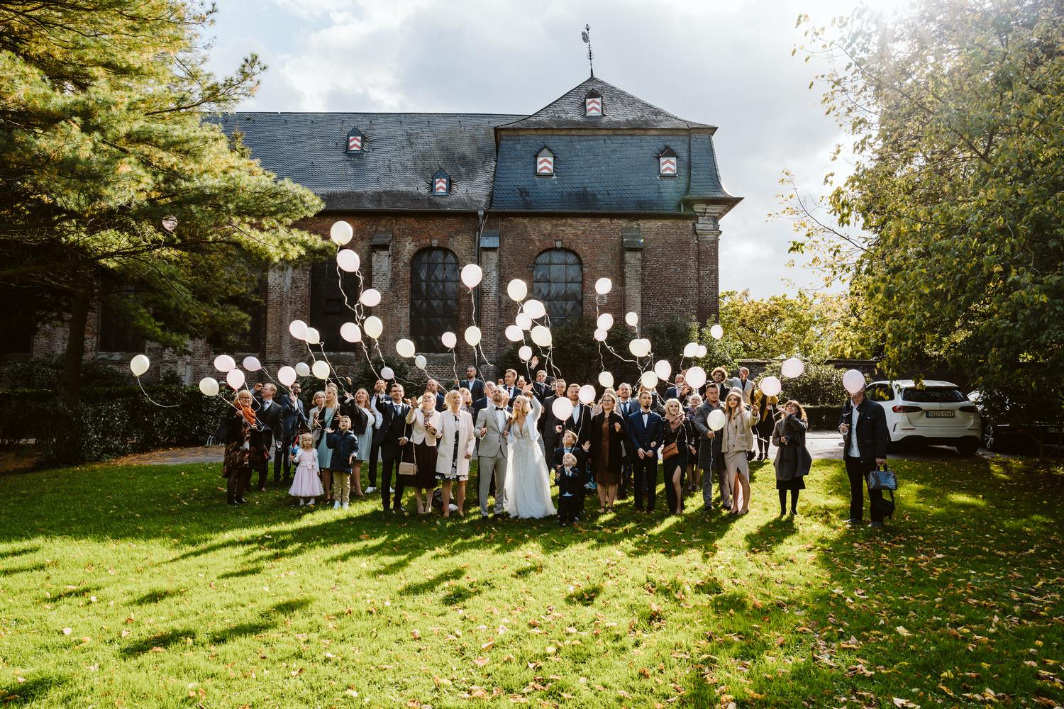 Luftballons steigen lassen auf der Hochzeit – gesehen bei frauimmer-herrewig.de