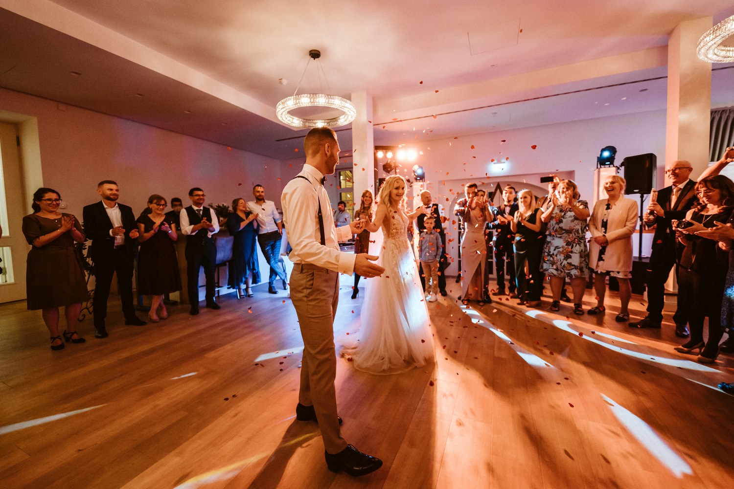 Hochzeitstanz auf Schloss Dyck – gesehen bei frauimmer-herrewig.de