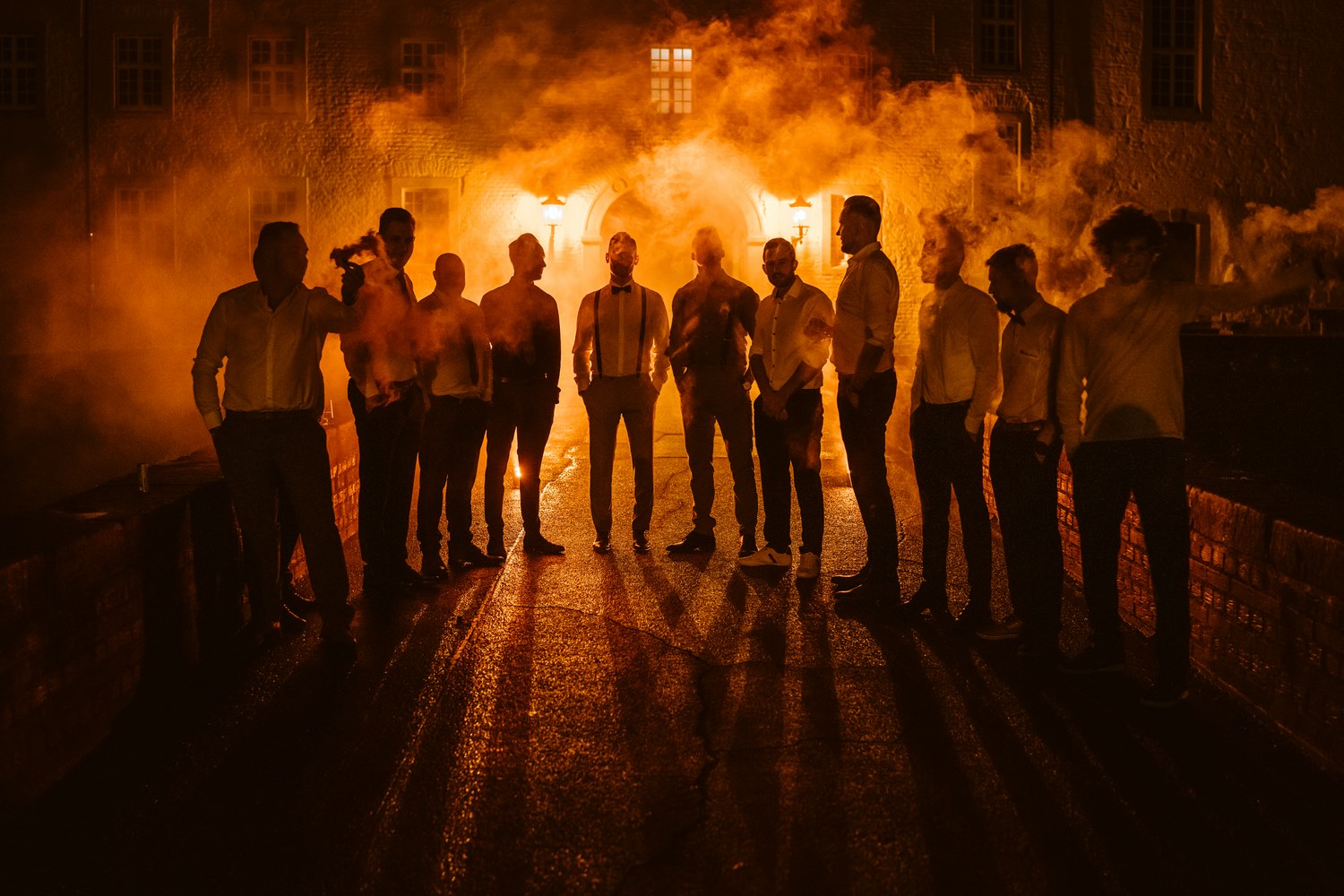 Gruppenfoto auf der Hochzeit – gesehen bei frauimmer-herrewig.de