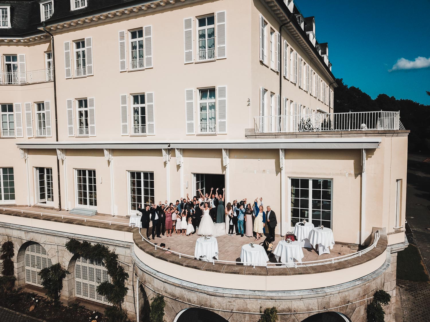 Gruppenfoto auf Terrasse des Steigenberger Grandhotels – gesehen bei frauimmer-herrewig.de