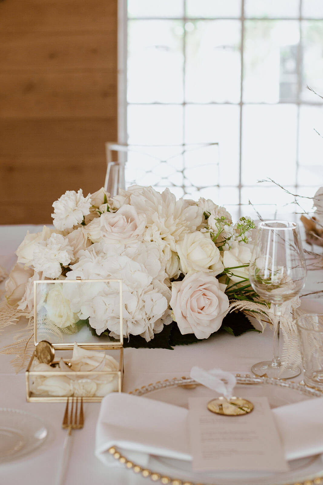 Rosenbouquet Hochzeitstisch – gesehen bei frauimmer-herrewig.de